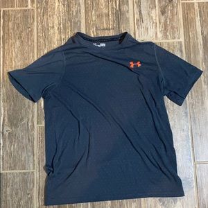 Under Armour Men’s S Short Sleeve Shirt.